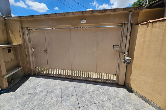 Área externa de casa à venda com 3 quartos, 125m² em Vila Campo Grande, São Paulo