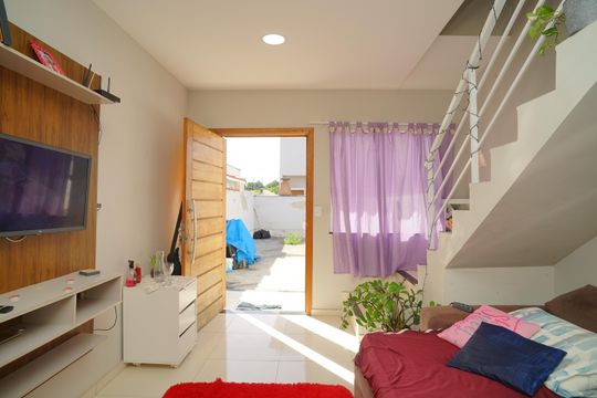 Sala de casa de condomínio para alugar com 2 quartos, 300m² em Jardim Atlântico Leste, Maricá