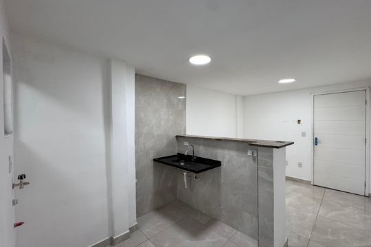 Cozinha de apartamento para alugar com 1 quarto, 25m² em Recreio dos Bandeirantes, Rio de Janeiro