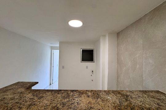 Cozinha de apartamento para alugar com 1 quarto, 25m² em Recreio dos Bandeirantes, Rio de Janeiro