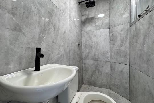 Banheiro Social de apartamento para alugar com 1 quarto, 25m² em Recreio dos Bandeirantes, Rio de Janeiro