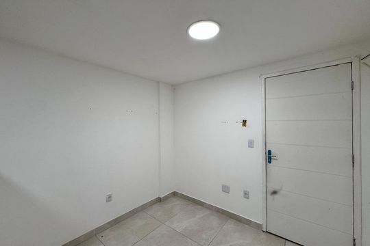 Sala de apartamento para alugar com 1 quarto, 25m² em Recreio dos Bandeirantes, Rio de Janeiro