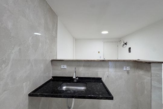 Cozinha de apartamento para alugar com 1 quarto, 25m² em Recreio dos Bandeirantes, Rio de Janeiro