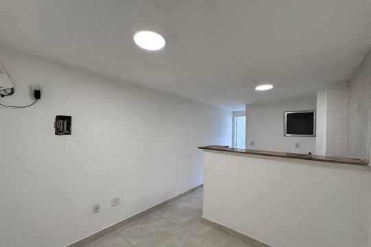 Sala de apartamento para alugar com 1 quarto, 25m² em Recreio dos Bandeirantes, Rio de Janeiro
