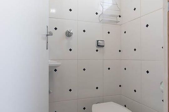 Banheiro de serviço de apartamento para alugar com 3 quartos, 70m² em Vila Medeiros, São Paulo