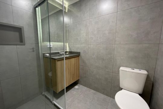 Banheiro de apartamento para alugar com 1 quarto, 44m² em Rio Pequeno, São Paulo