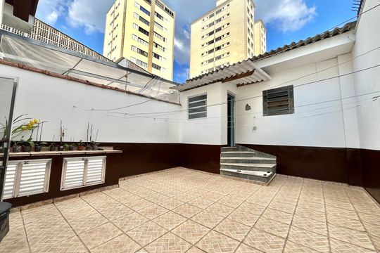 Quintal de casa à venda com 3 quartos, 170m² em Vila Paulista, São Paulo