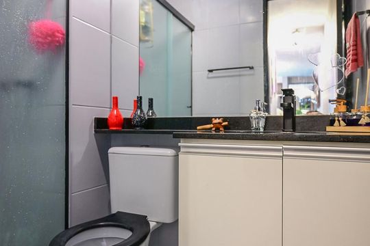 Banheiro de apartamento à venda com 2 quartos, 51m² em Jardim Caboré, São Paulo