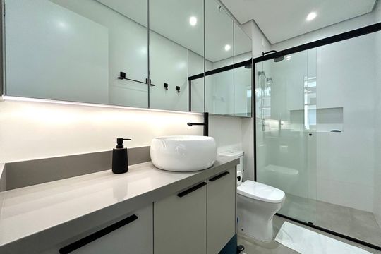 Banheiro  de apartamento para alugar com 1 quarto, 40m² em Saco Grande, Florianópolis