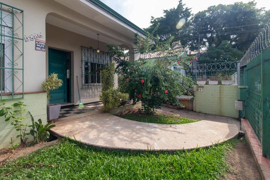 Jardim de casa para alugar com 4 quartos, 249m² em Rio Branco, Porto Alegre