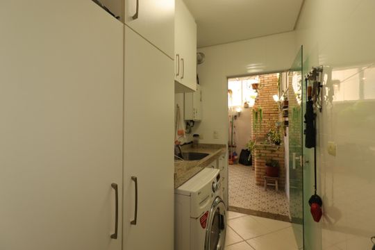 Área de Serviço de casa à venda com 3 quartos, 175m² em Vila Scarpelli, Santo André