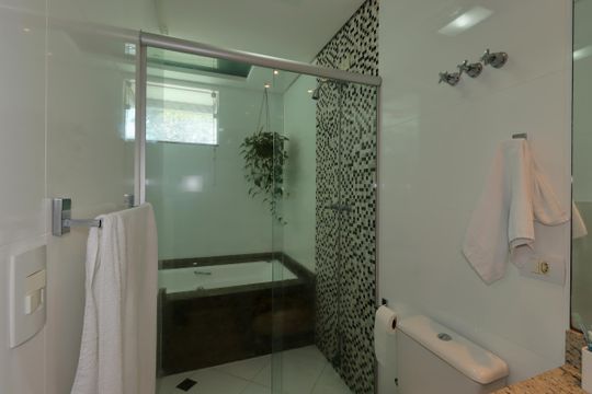 Banheiro da Suíte 3 de casa à venda com 3 quartos, 175m² em Vila Scarpelli, Santo André