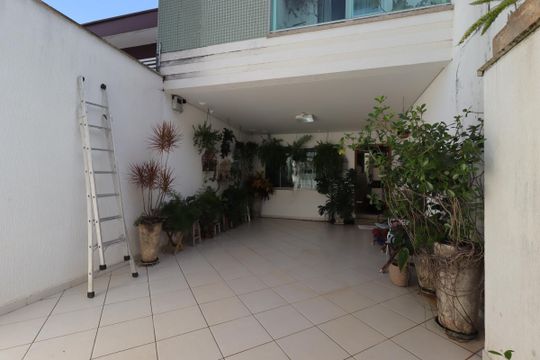 Garagem de casa à venda com 3 quartos, 175m² em Vila Scarpelli, Santo André