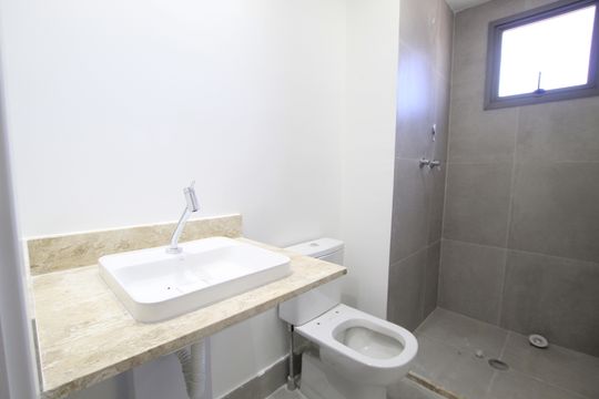 Banheiro da Suíte 1 de apartamento para alugar com 2 quartos, 72m² em Vila Dom Pedro I, São Paulo