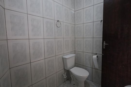 Banheiro de casa para alugar com 2 quartos, 100m² em Padroeira, Osasco