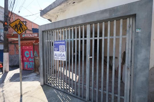 Fachada de casa para alugar com 2 quartos, 100m² em Padroeira, Osasco