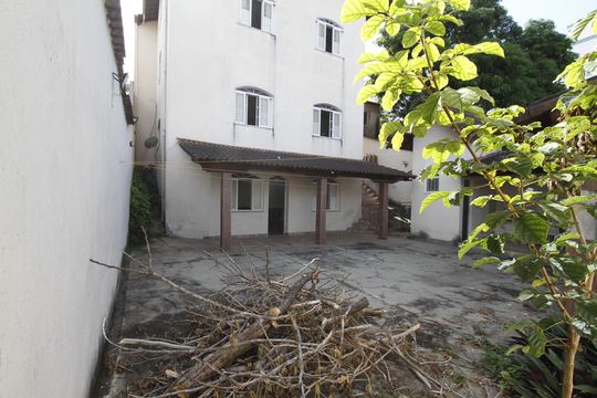 Quintal de casa para alugar com 2 quartos, 214m² em Camargos, Belo Horizonte
