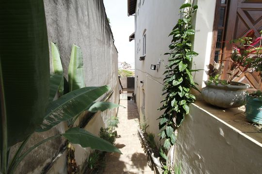 ENTRADA de casa para alugar com 2 quartos, 214m² em Camargos, Belo Horizonte
