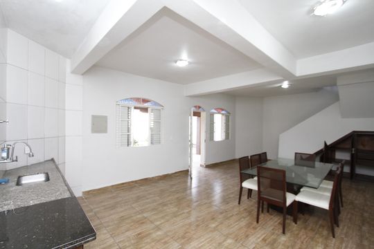 Cozinha de casa para alugar com 2 quartos, 214m² em Camargos, Belo Horizonte