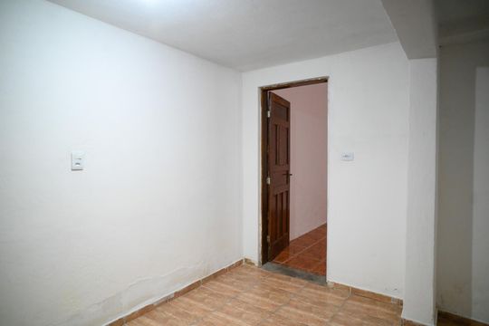Casa para alugar com 1 quarto, 31m² em Vila Liviero, São Paulo