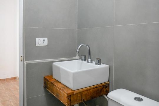 Casa para alugar com 1 quarto, 31m² em Vila Liviero, São Paulo