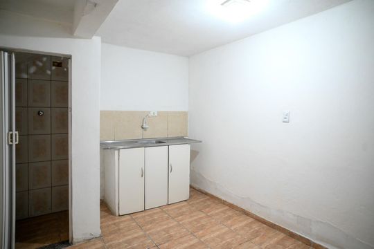Casa para alugar com 1 quarto, 31m² em Vila Liviero, São Paulo