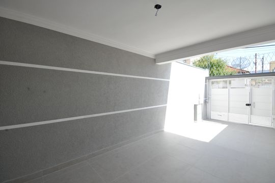 Garagem de casa à venda com 3 quartos, 120m² em Vila Mazzei, São Paulo