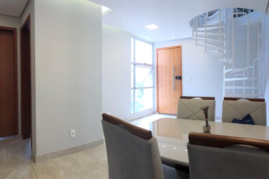 Apartamento para alugar com 2 quartos, 96m² em Frei Leopoldo, Belo Horizonte