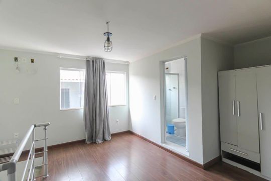 Casa para alugar com 4 quartos, 218m² em Jardim Nove de Julho, São Paulo