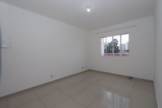 Sala de casa para alugar com 2 quartos, 120m² em Vila California, São Paulo
