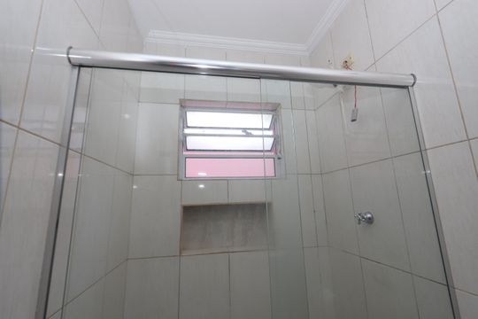 Banheiro de casa para alugar com 2 quartos, 120m² em Vila California, São Paulo
