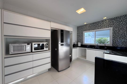 Cozinha de casa de condomínio à venda com 4 quartos, 290m² em Vargem Grande, Rio de Janeiro