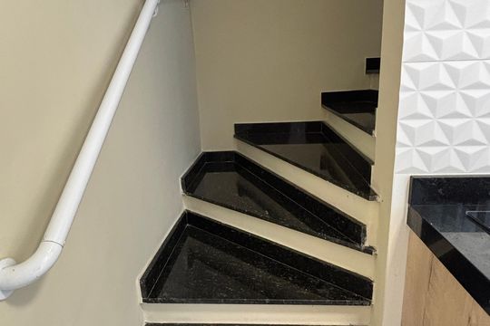 Escada de apartamento à venda com 2 quartos, 84m² em Vila Alpina, Santo André