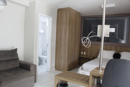 Sala/Quarto de apartamento à venda com 2 quartos, 70m² em Camorim, Rio de Janeiro