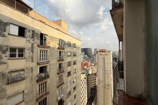 vista sala de apartamento para alugar com 1 quarto, 62m² em República, São Paulo