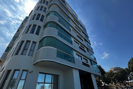 Fachada  de apartamento para alugar com 1 quarto, 72m² em Barra da Tijuca, Rio de Janeiro