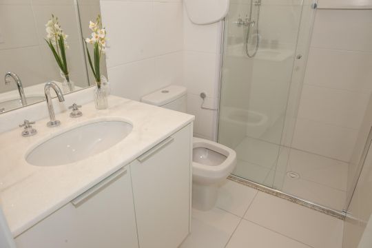 Banheiro de kitnet/studio para alugar com 1 quarto, 33m² em Perdizes, São Paulo
