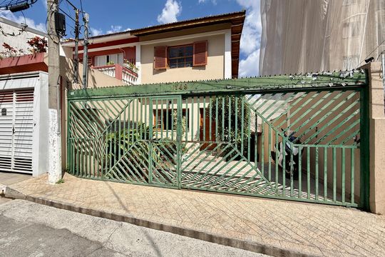 Fachada  de casa à venda com 2 quartos, 150m² em Campo Belo, São Paulo