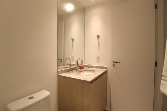 Banheiro da Suíte de apartamento para alugar com 1 quarto, 26m² em Vila Nova Conceição, São Paulo