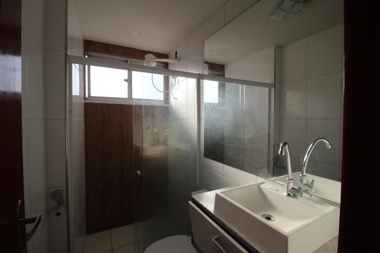 Banheiro de apartamento para alugar com 2 quartos, 95m² em Centro, Belford Roxo