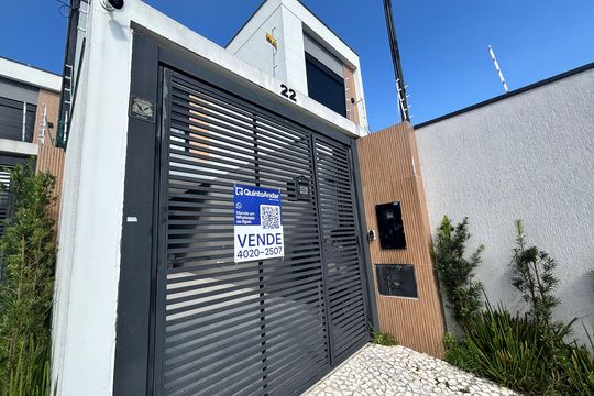 Fachada de casa à venda com 3 quartos, 110m² em Vila Matilde, São Paulo