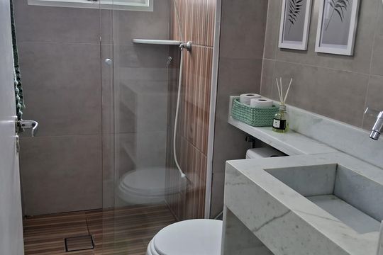 Banheiro de apartamento à venda com 2 quartos, 51m² em Vila Sao Luiz (Centro), Barueri