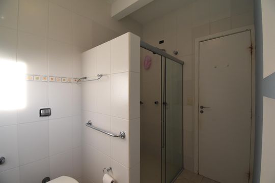 Banheiro da Suíte 2 de casa de condomínio à venda com 5 quartos, 280m² em Campo Comprido, Curitiba