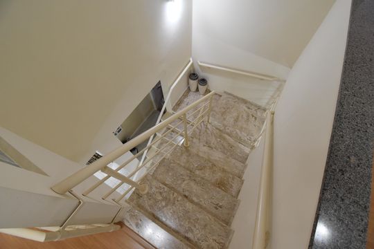 Corredor/Escadas de casa de condomínio à venda com 5 quartos, 280m² em Campo Comprido, Curitiba
