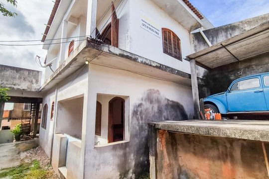 Frente da casa com garagem  de casa para alugar com 2 quartos, 200m² em Vigário Geral, Rio de Janeiro