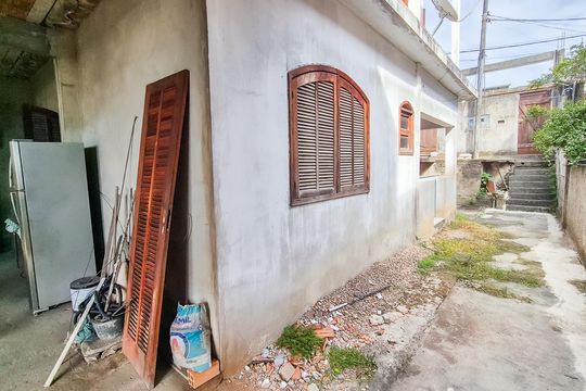 Lateral da casa de casa para alugar com 2 quartos, 200m² em Vigário Geral, Rio de Janeiro