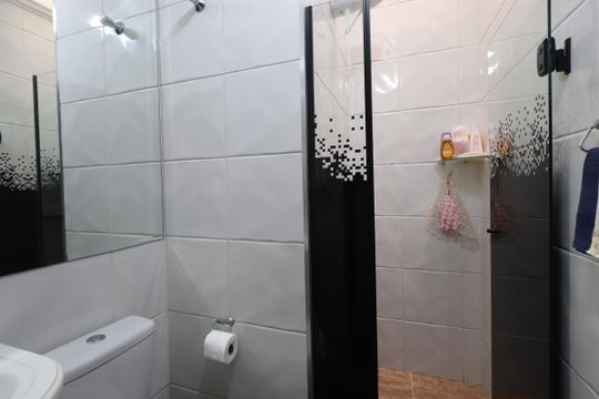 Banheiro de casa de condomínio à venda com 2 quartos, 71m² em Penha de França, São Paulo