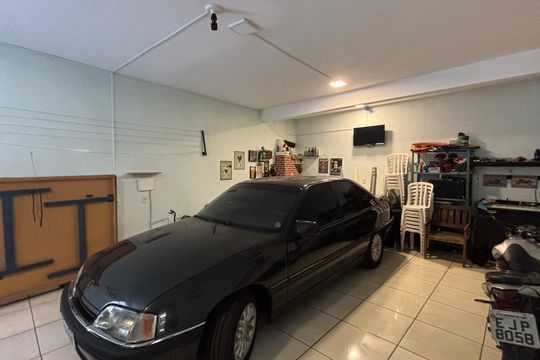 Garagem de casa à venda com 2 quartos, 119m² em Vila Guiomar, Santo André