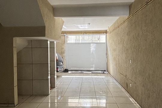 Garagem de casa à venda com 2 quartos, 119m² em Vila Guiomar, Santo André