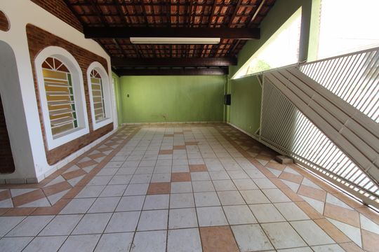 Garagem de casa para alugar com 5 quartos, 261m² em Monte Castelo, São José dos Campos